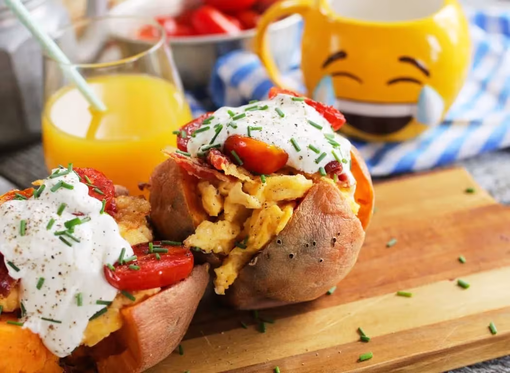 Reggeli jacket potato édesburgonyából, rántottával turbózva