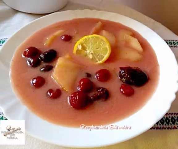Fűszeres gyümölcsleves recept | Mindmegette.hu