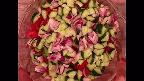 Vegyes saláta joghurtos öntettel