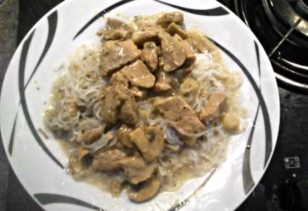 Sertés stroganoff