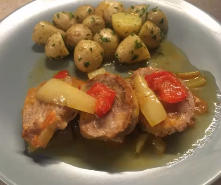 Lecsós sertésszűz főtt petrezselymes burgonyával recept | Mindmegette.hu