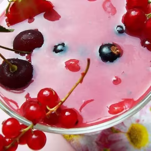 Bogyós gyümölcsleves hidegen Recept képpel | Mindmegette.hu