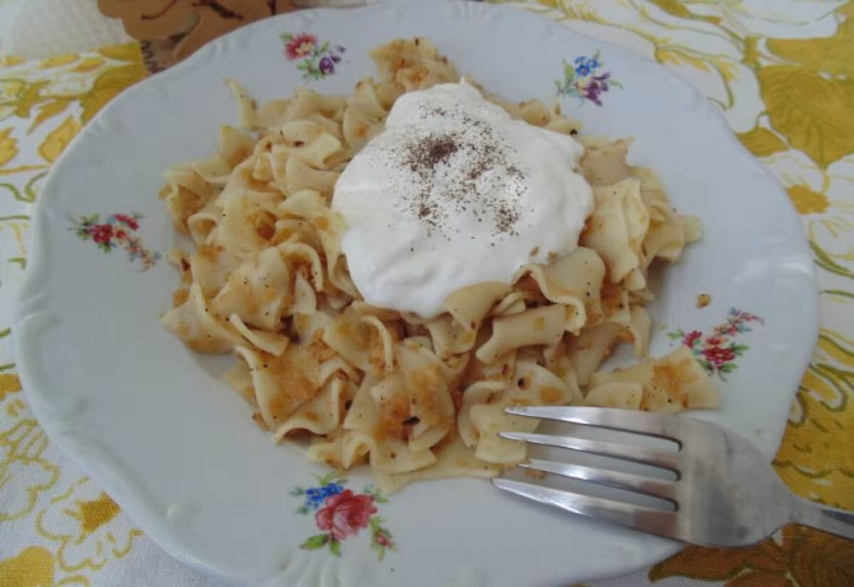 Káposztás tészta gazdagon