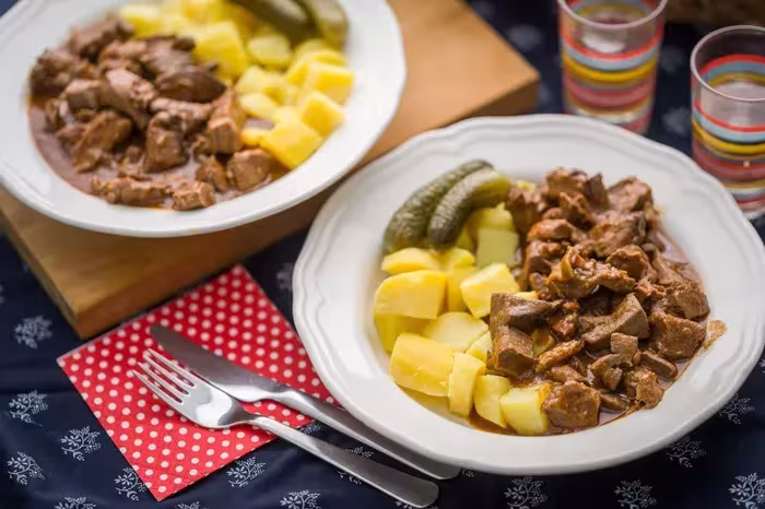 Bográcsos sertéspörkölt belsőségekkel recept | Mindmegette.hu