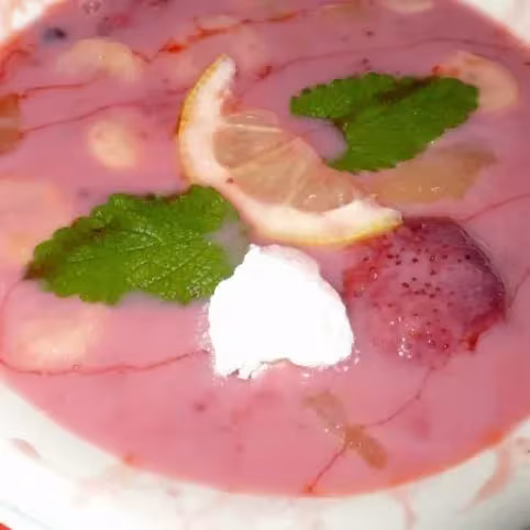 Gyümölcsleves eperrel és banánnal Recept képpel | Mindmegette.hu